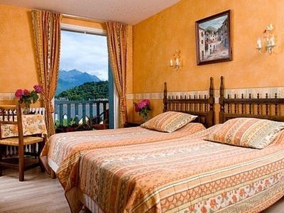 Logis Hotel Les Cimes Argelès-Gazost Eksteriør bilde